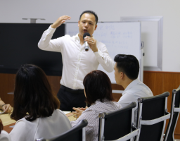 “矢志不渝追求卓越”花季传媒app董事长...